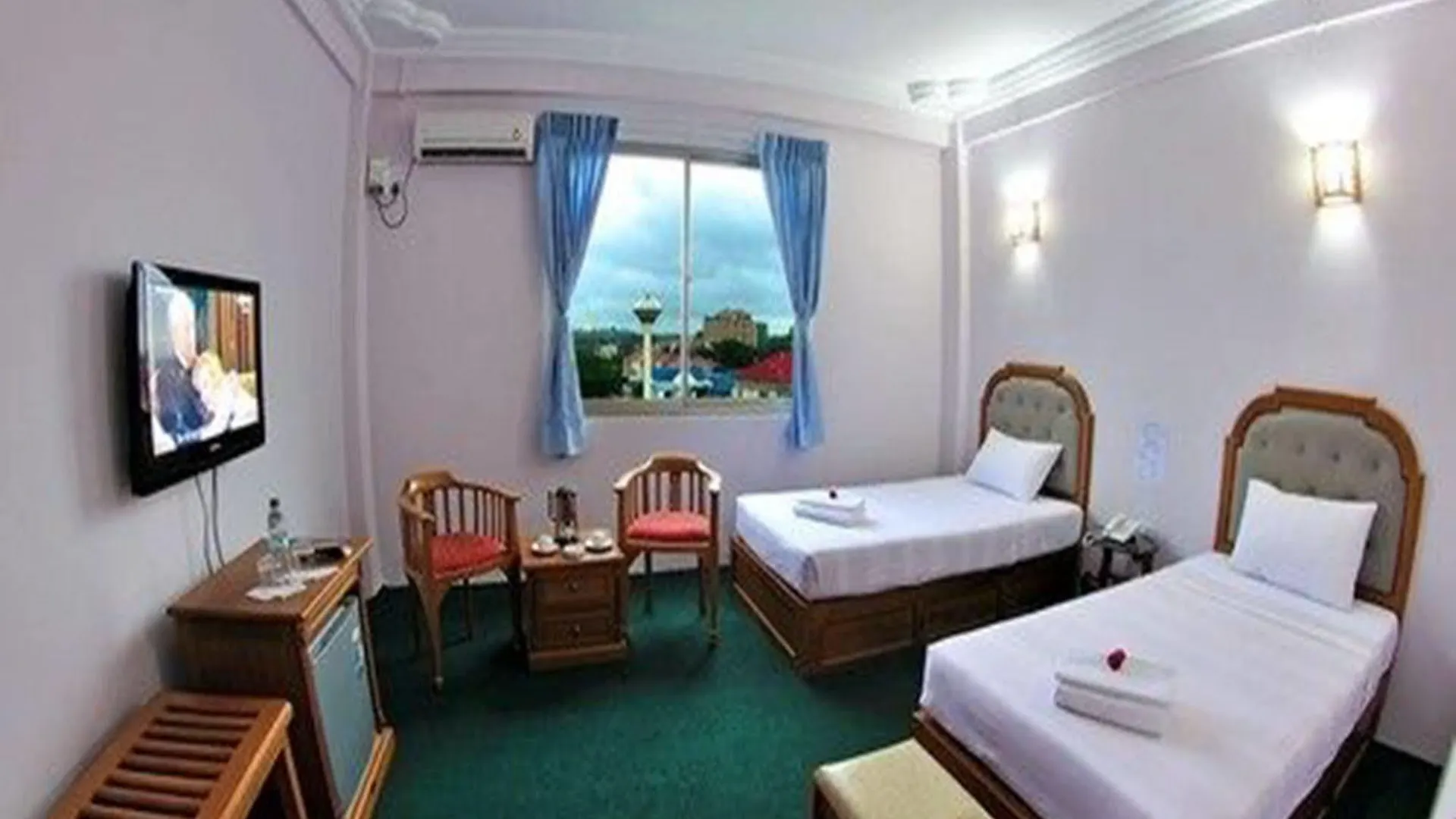 Hotel Glory Yangon 2*,