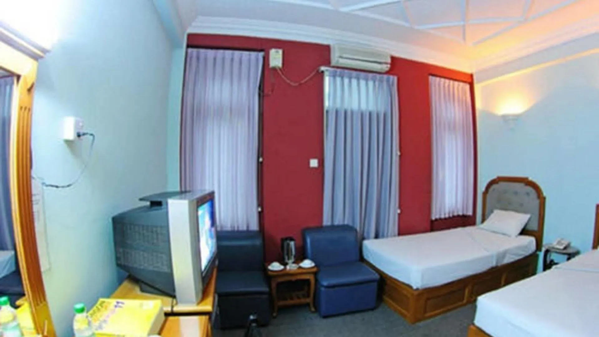 Hotel Glory Yangon 2*,
